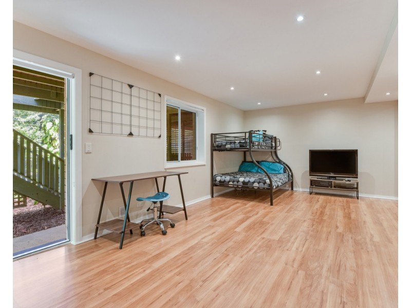 10 Valley View Road, Wyoming NSW 2250