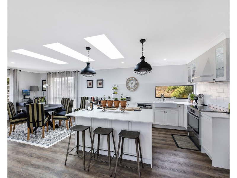 13 Vista Parade, Bateau Bay NSW 2261