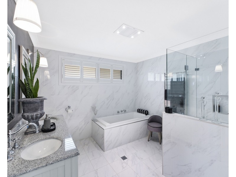 13 Vista Parade, Bateau Bay NSW 2261