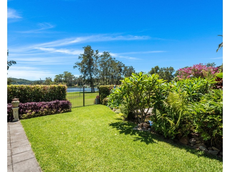 35 Bayside Drive, Green Point NSW 2251