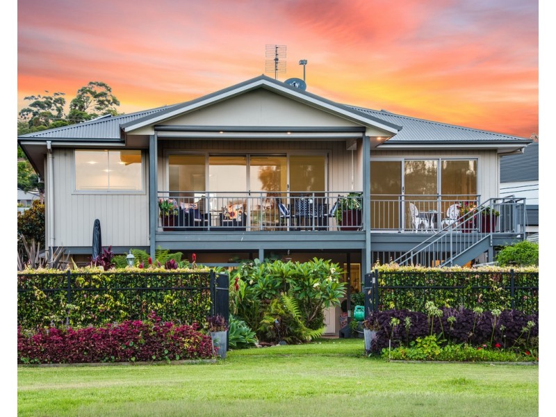35 Bayside Drive, Green Point NSW 2251