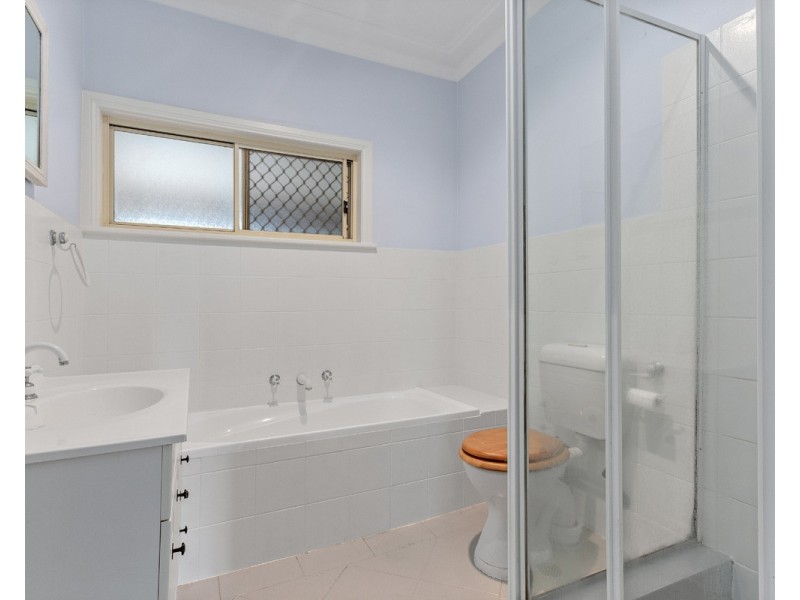 2 Glencoe Avenue, Wyoming NSW 2250