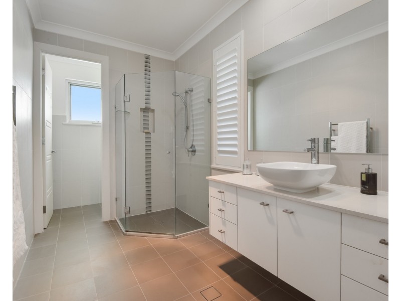25 Coogee Road, Point Clare NSW 2250