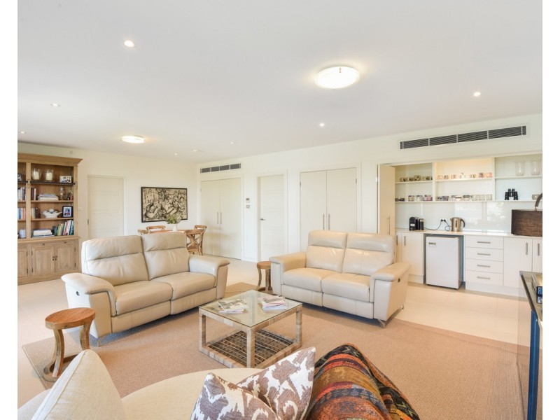 25 Coogee Road, Point Clare NSW 2250