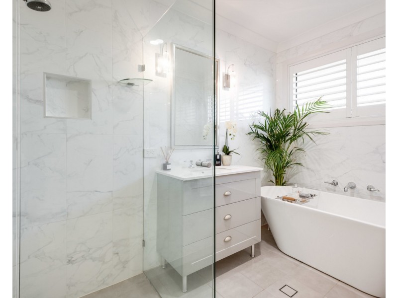 247 Avoca Drive, Green Point NSW 2251