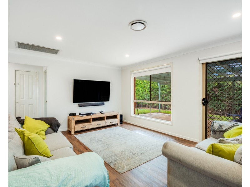 5 Roma Place, Woongarrah NSW 2259