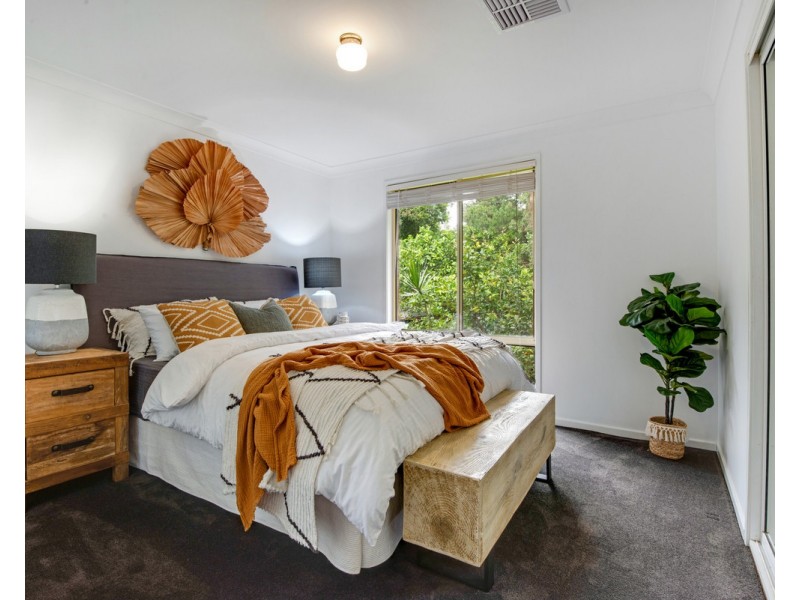 18 Settlers Ridge Close, Lisarow NSW 2250