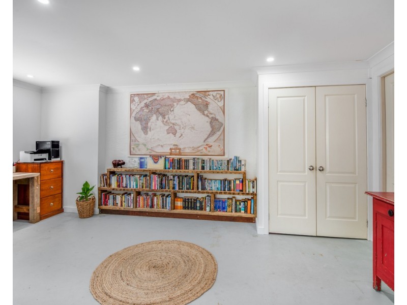 6 Garland Avenue, Killarney Vale NSW 2261