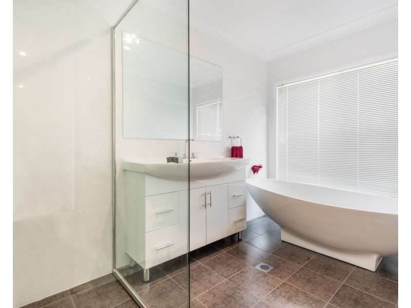 10 Woolybutt Crescent, Erina NSW 2250