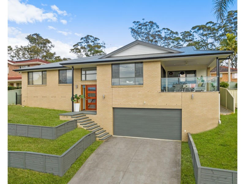 8 Stewart Brougham Close, Lisarow NSW 2250