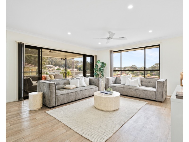 8 Stewart Brougham Close, Lisarow NSW 2250