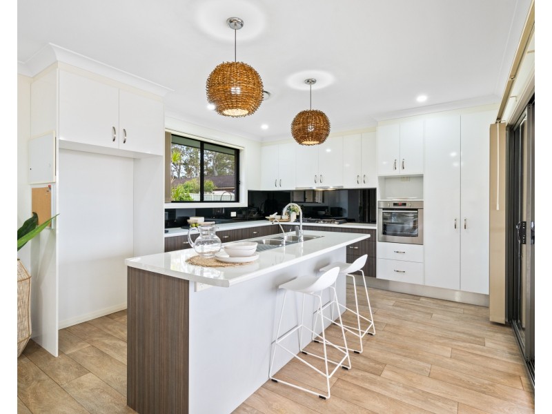 8 Stewart Brougham Close, Lisarow NSW 2250
