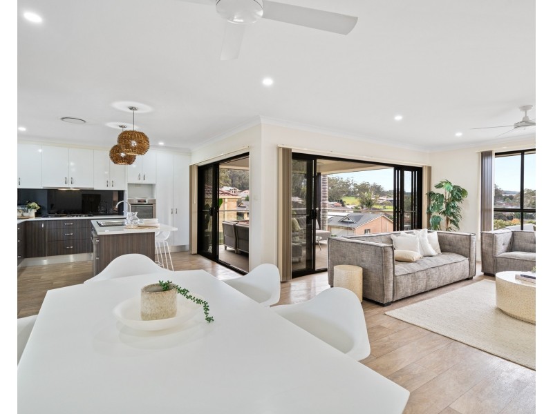 8 Stewart Brougham Close, Lisarow NSW 2250