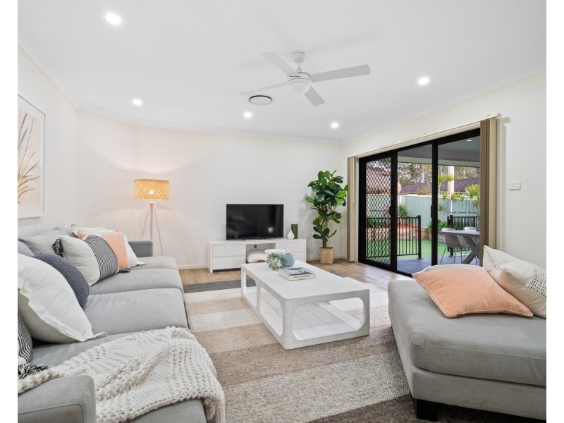 8 Stewart Brougham Close, Lisarow NSW 2250