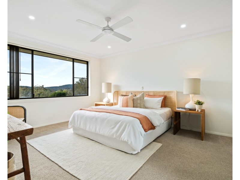 8 Stewart Brougham Close, Lisarow NSW 2250