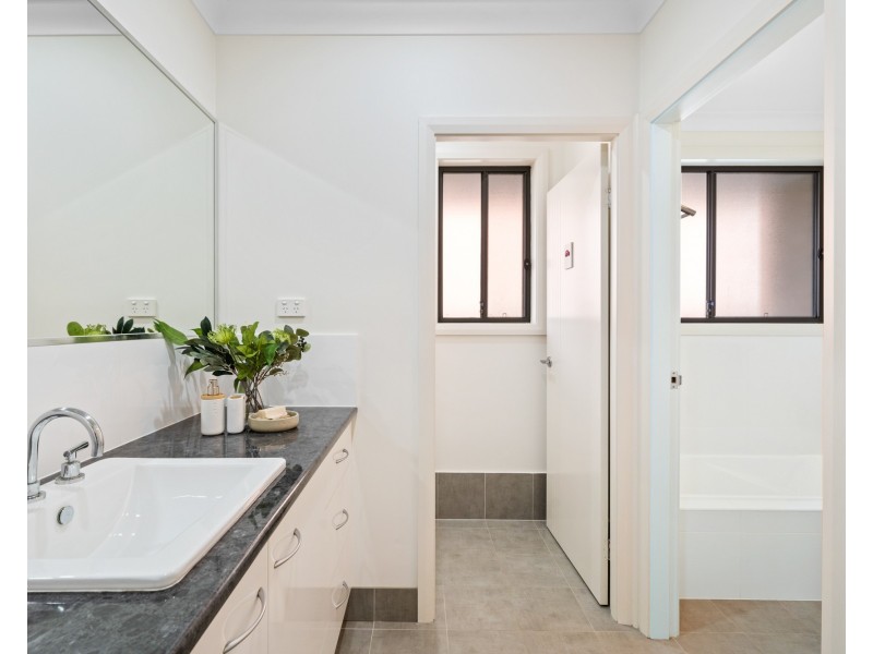 8 Stewart Brougham Close, Lisarow NSW 2250