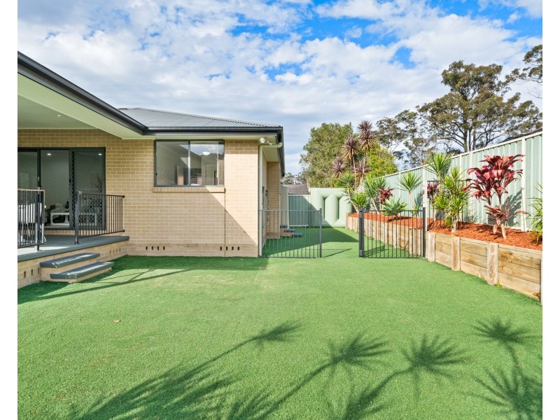 8 Stewart Brougham Close, Lisarow NSW 2250