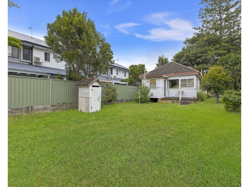 10 Barrenjoey Road, Ettalong Beach NSW 2257