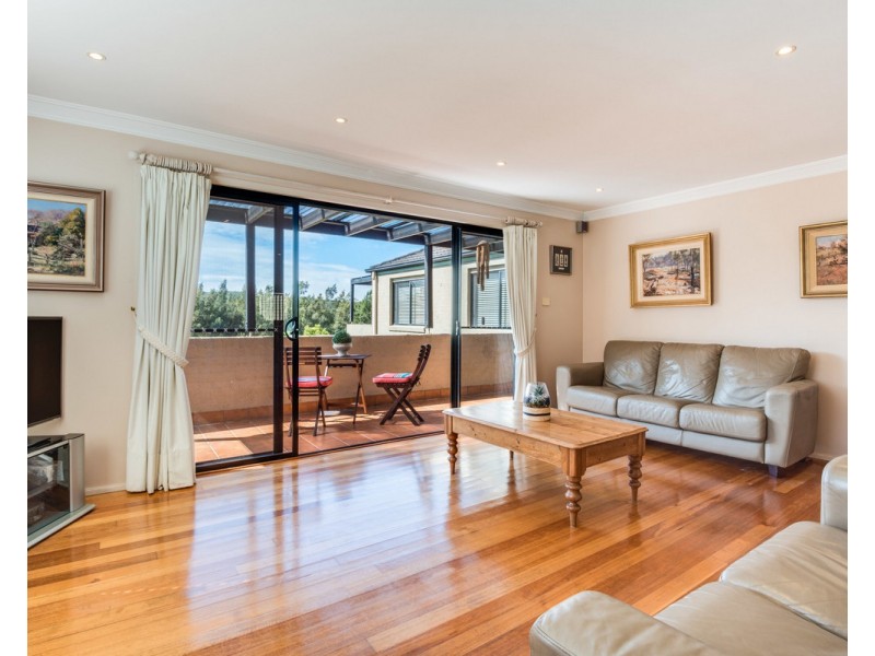 31 Robert Holl Drive, Ourimbah NSW 2258