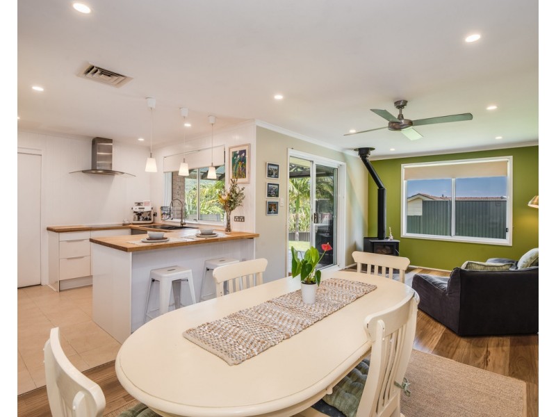 6 Stephen Close, Green Point NSW 2251