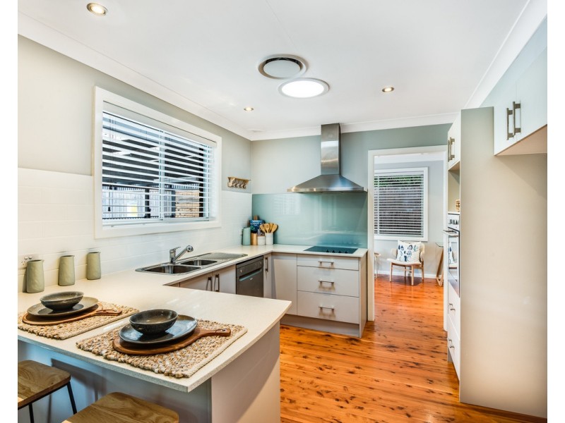 4 Lana Avenue, Wyoming NSW 2250