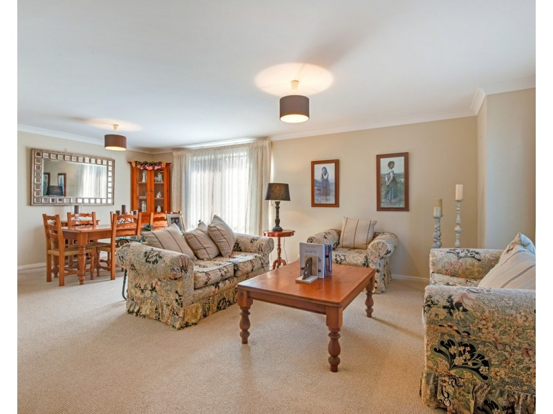 4 Bellbrook Close, Green Point NSW 2251