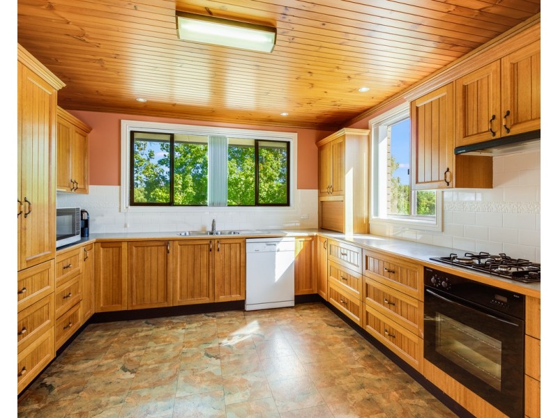 14 Beaumont Avenue, Wyoming NSW 2250