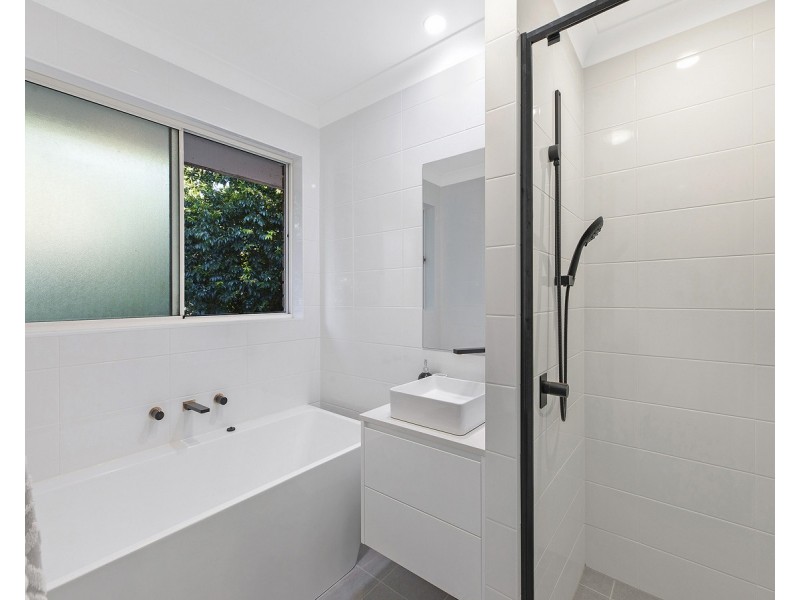 11 Blue Wren Close, Green Point NSW 2251