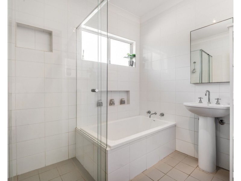 22 Maranoa Street, Wyoming NSW 2250