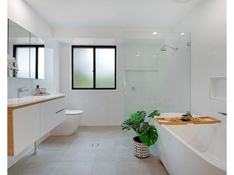 12 Rainforest Road, Wyoming NSW 2250