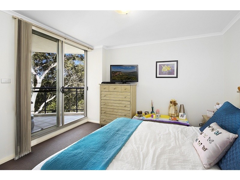 433/80 John Whiteway Dr, Gosford NSW 2250