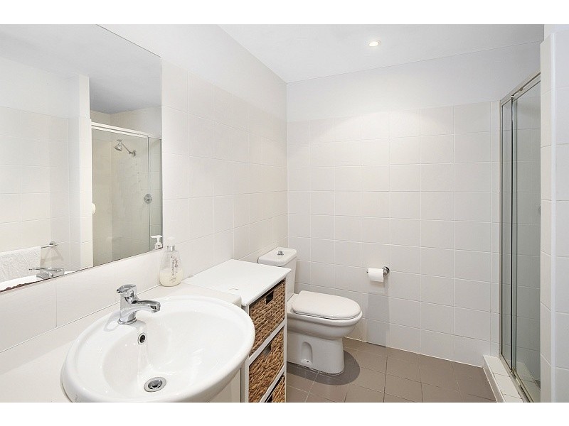 433/80 John Whiteway Dr, Gosford NSW 2250