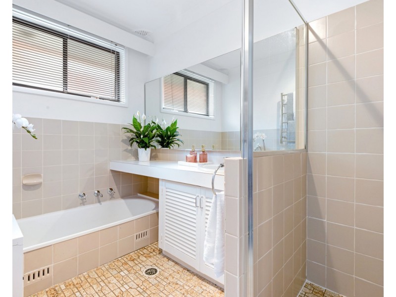 4 Small Street, Wyoming NSW 2250