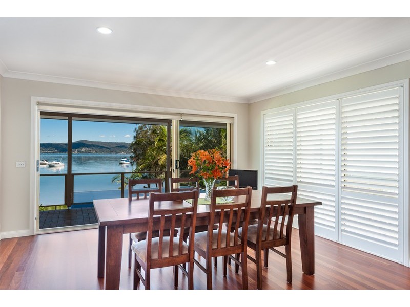 327 Avoca Drive, Green Point NSW 2251