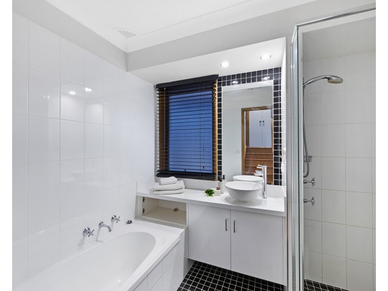 5 Leonie Parade, Green Point NSW 2251