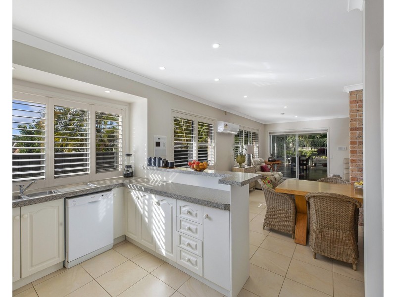 27 White Cedar Close, Green Point NSW 2251