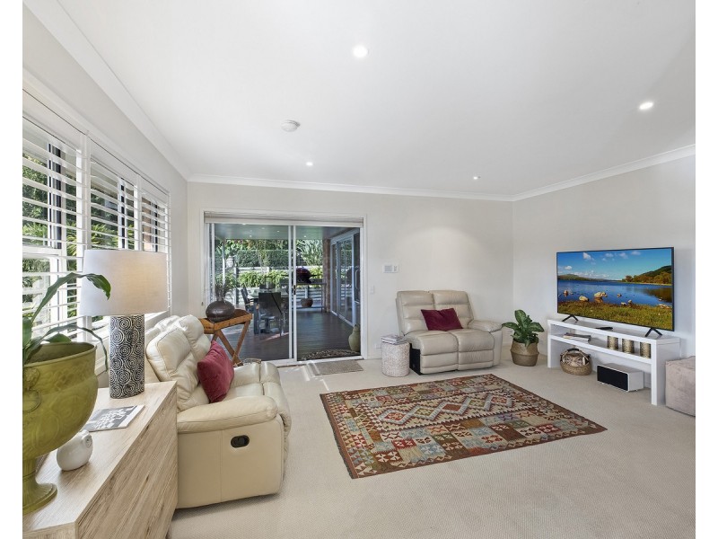 27 White Cedar Close, Green Point NSW 2251
