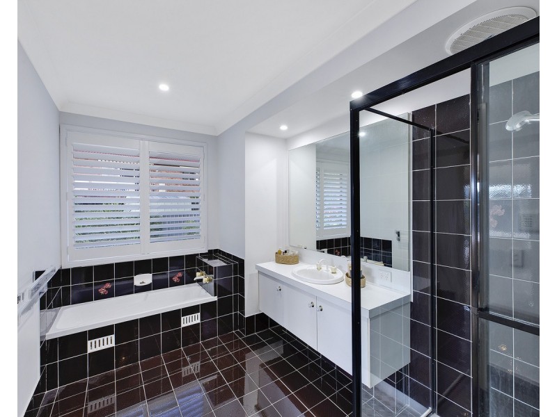 27 White Cedar Close, Green Point NSW 2251