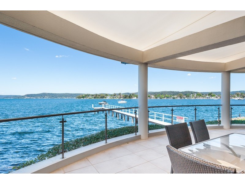 2/3 Caroline Street, East Gosford NSW 2250