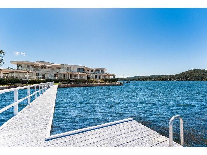 2/3 Caroline Street, East Gosford NSW 2250