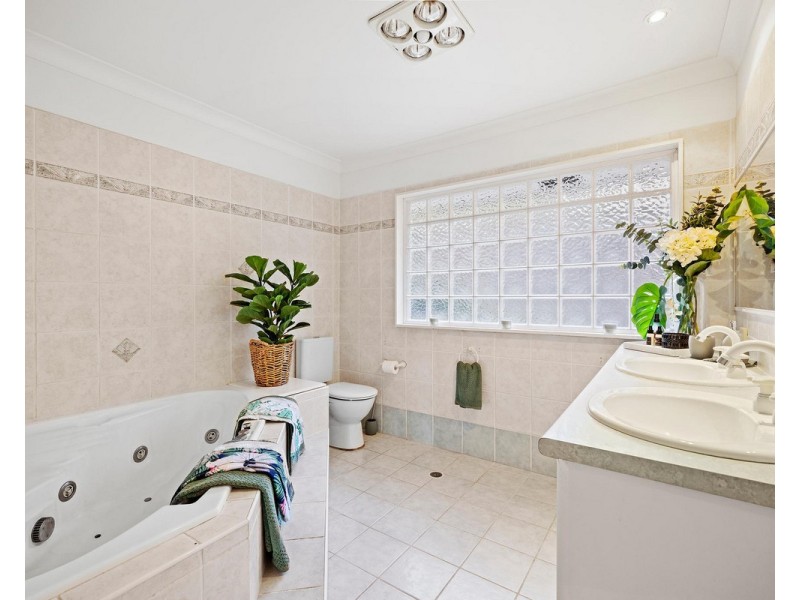 6 Gregory Street, Wyoming NSW 2250