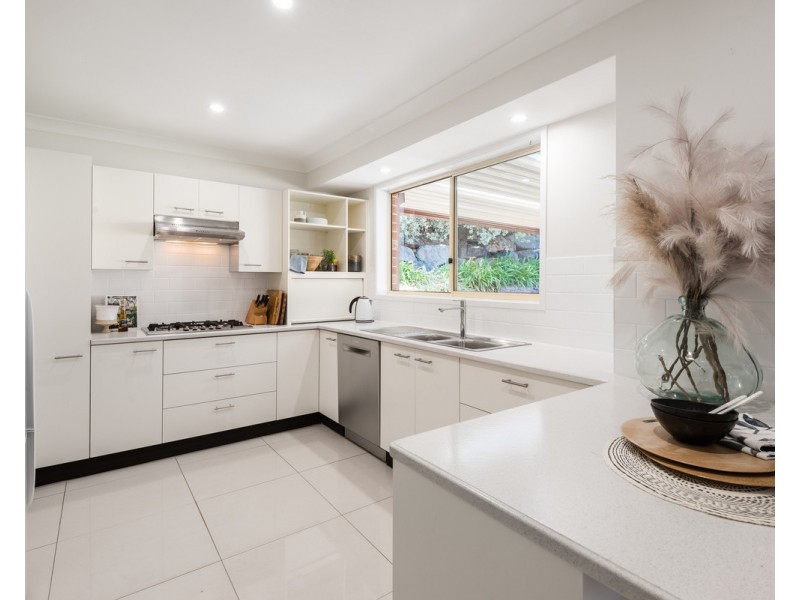 8 Crestview Place, Lisarow NSW 2250