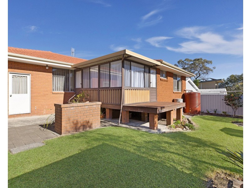 9 Haynes Street, Wyoming NSW 2250