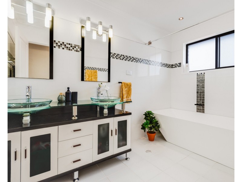 18 Small Street, Wyoming NSW 2250