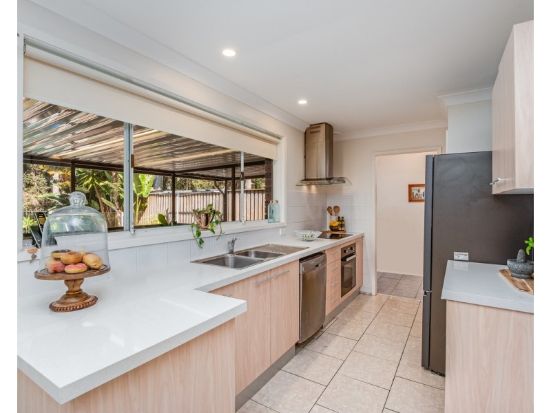 6 Coulter Road, Wyoming NSW 2250