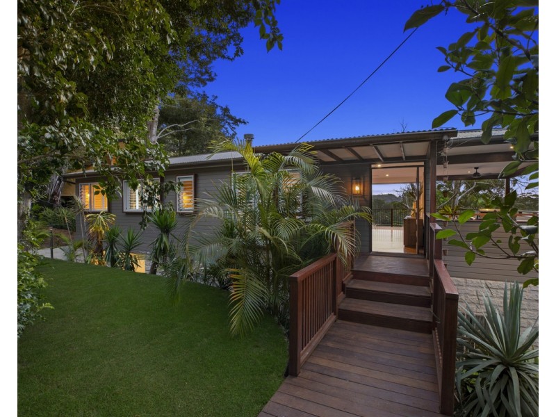 18 Cabbage Tree Avenue, Avoca Beach NSW 2251