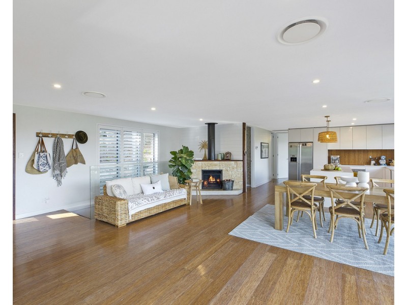 18 Cabbage Tree Avenue, Avoca Beach NSW 2251