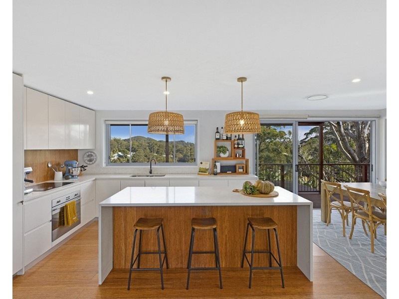 18 Cabbage Tree Avenue, Avoca Beach NSW 2251