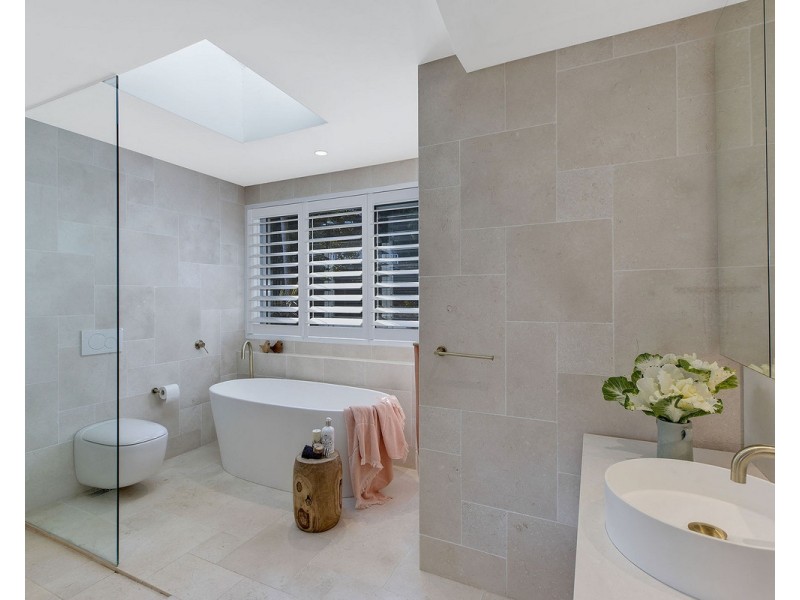 18 Cabbage Tree Avenue, Avoca Beach NSW 2251