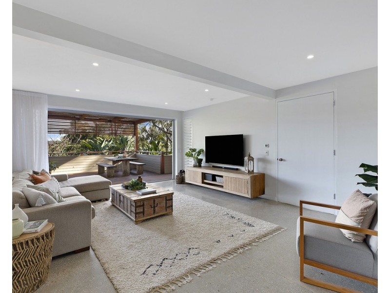 18 Cabbage Tree Avenue, Avoca Beach NSW 2251